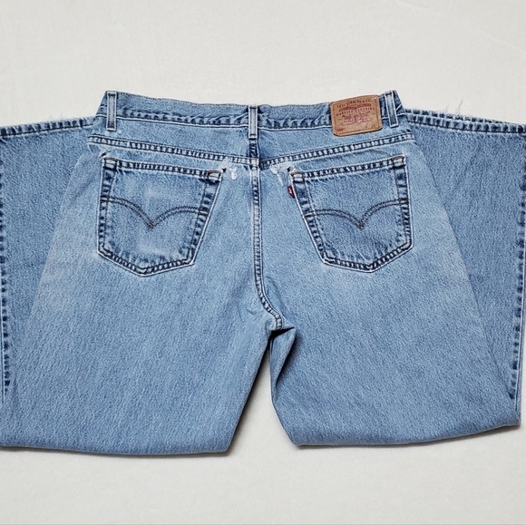 Vintage Retro Y2K Levi's 550 Relaxed Fit Husky Cut Light Wash Distressed Jeans - Picture 6 of 12